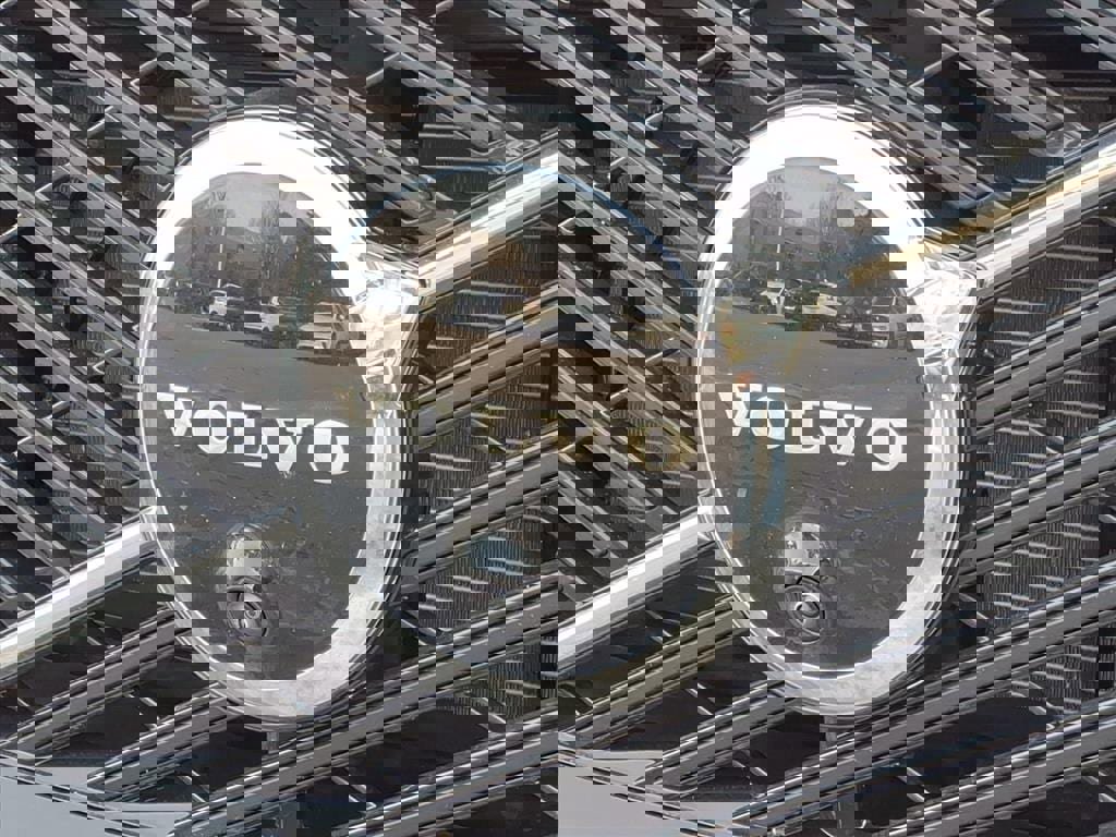 New 2026 Volvo XC60 B5 Plus w/ Protection Package Premier image 8