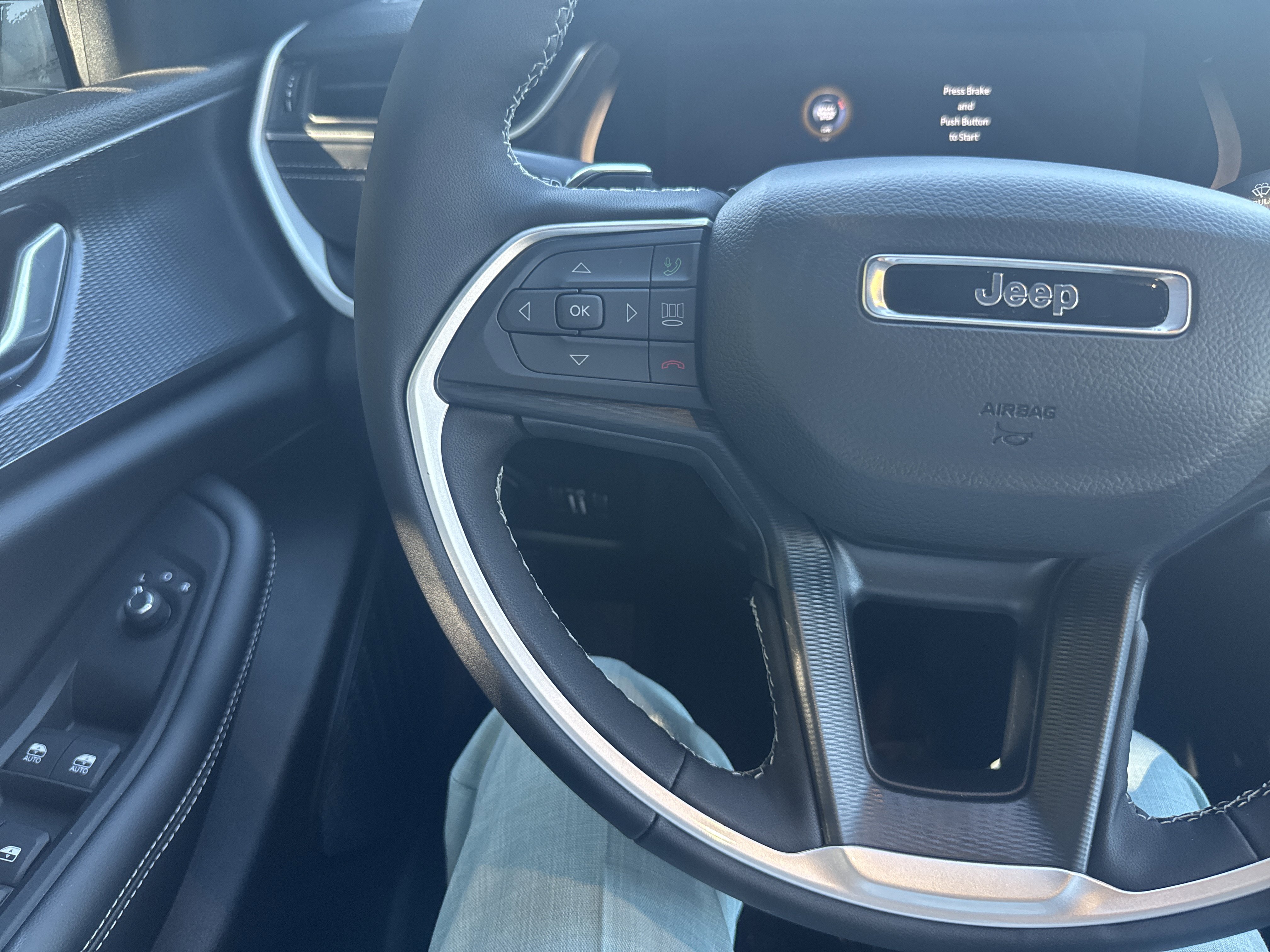New 2025 Jeep Grand Cherokee L Altitude image 19