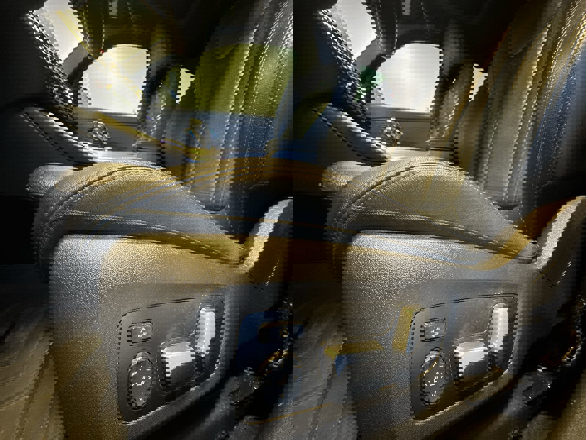 Used 2022 BMW 330e xDrive w/ M Sport Package image 12