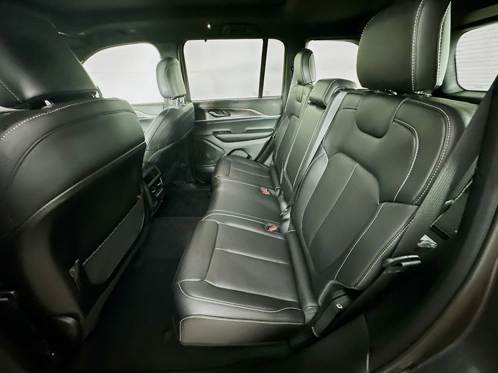 Certified 2025 Jeep Grand Cherokee Limited w/ Luxury Tech Group II image 37