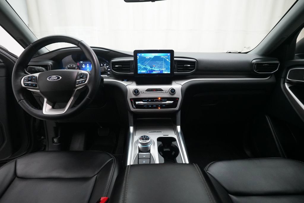 Used 2023 Ford Explorer XLT w/ Equipment Group 202A AWD/4WD image 5