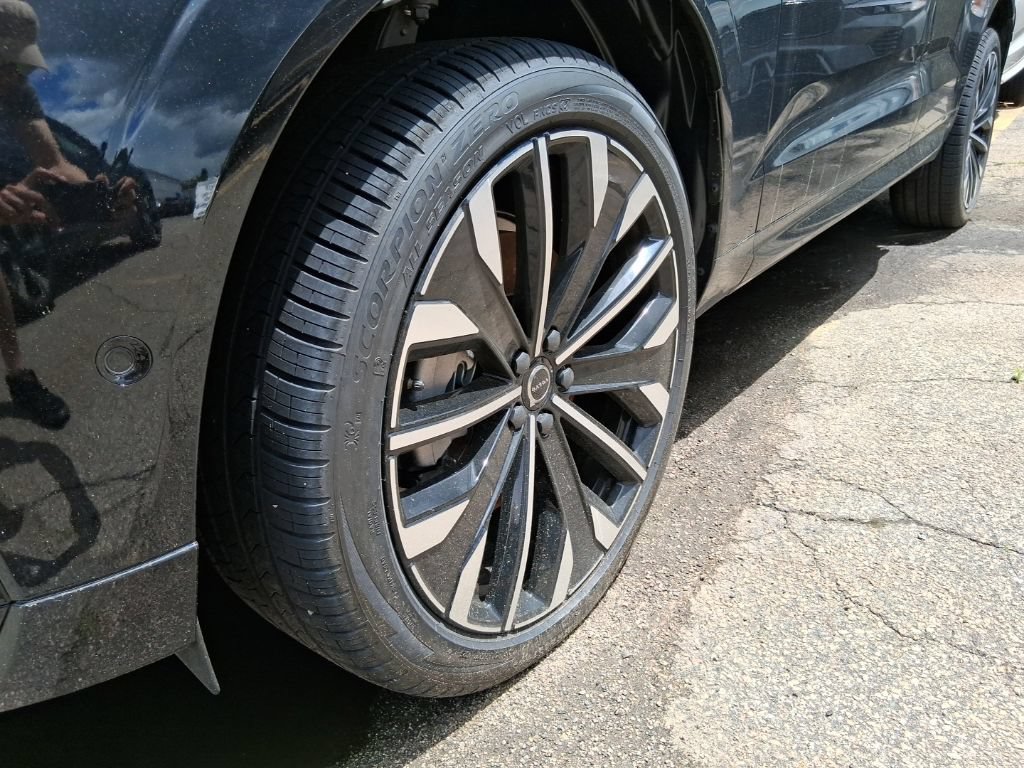 New 2026 Volvo XC60 B5 Ultra w/ Protection Package Premier AWD/4WD image 4