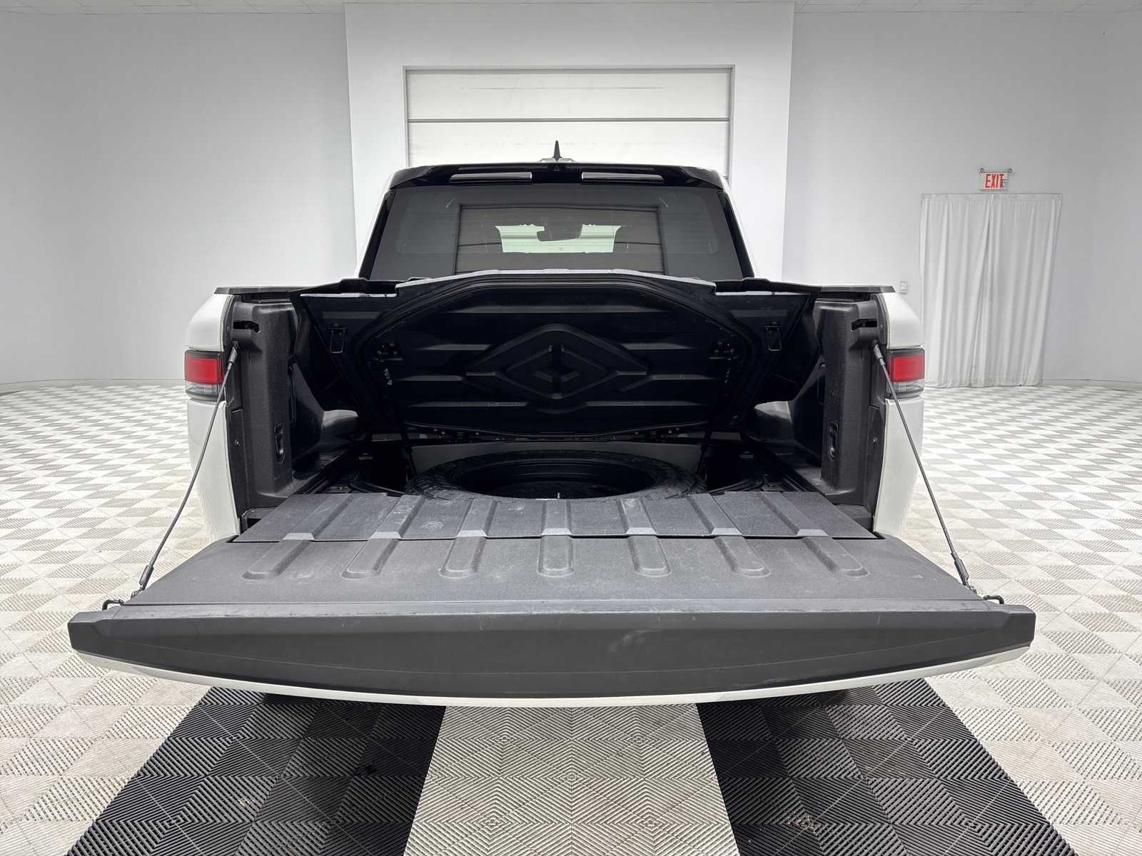 Used 2023 Rivian R1T Adventure AWD/4WD image 15