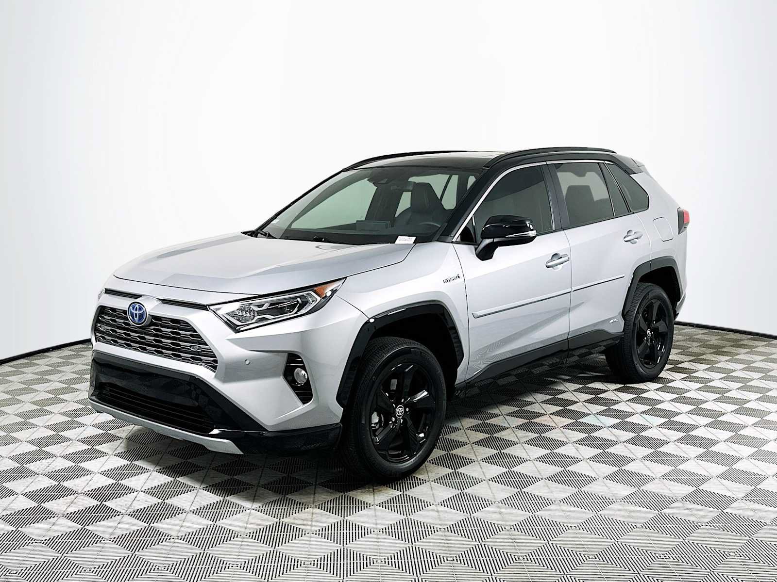 Used 2021 Toyota RAV4 XSE AWD/4WD image 3