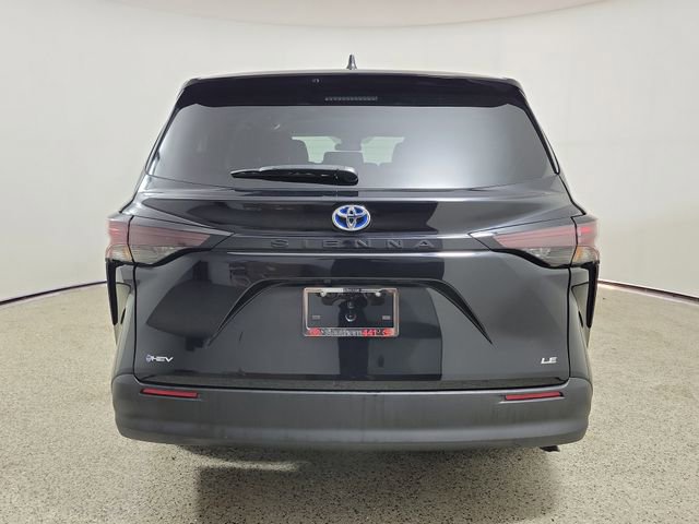 Used 2025 Toyota Sienna LE FWD image 6