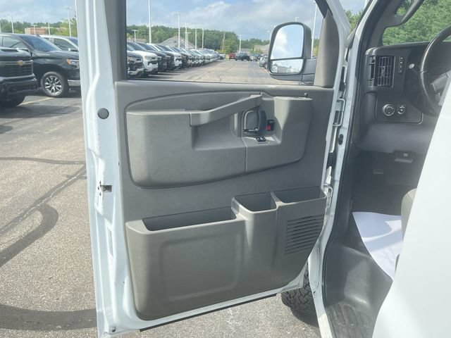 Used 2023 GMC Savana 3500 Extended w/ Driver Convenience Package RWD image 20