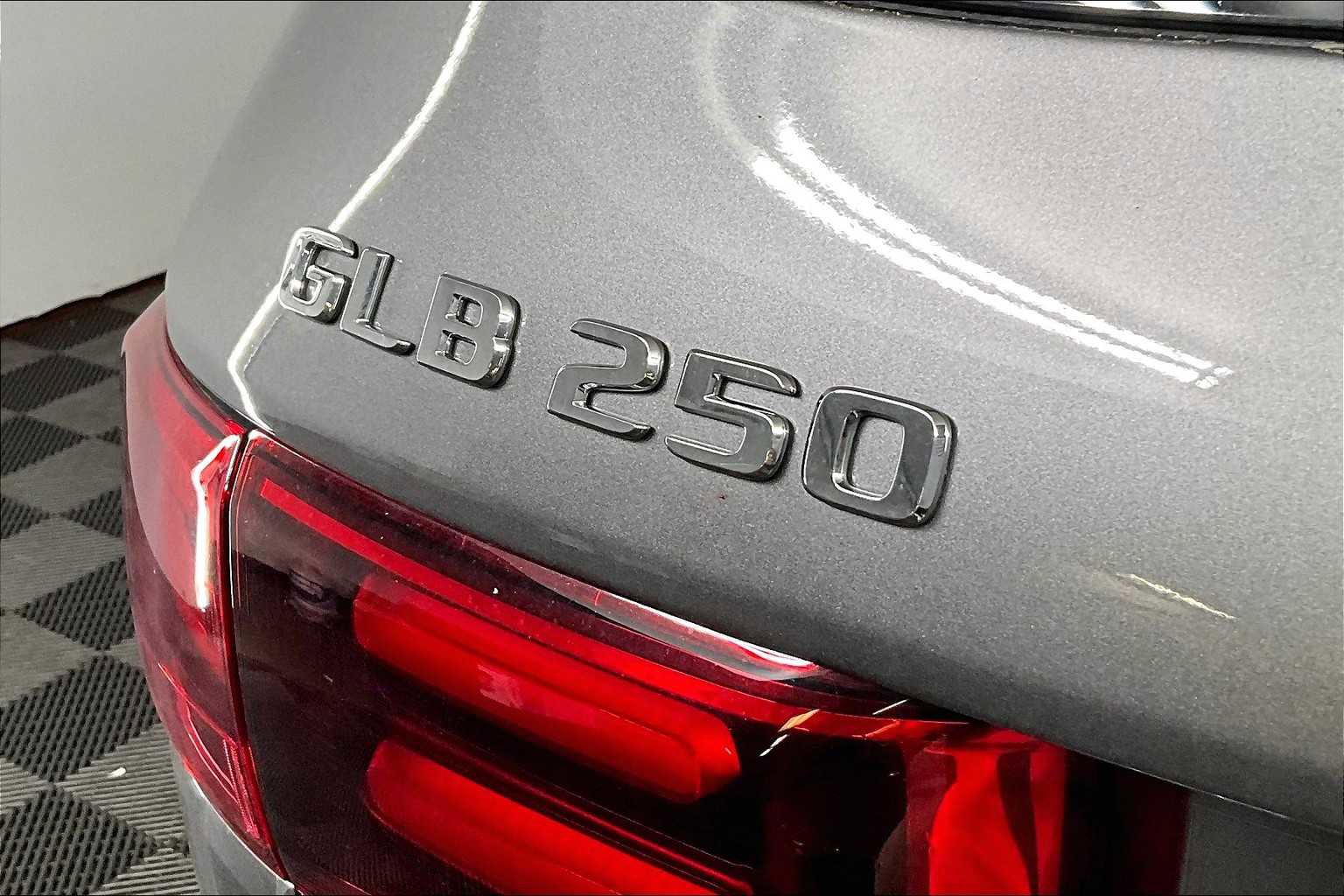 New 2026 Mercedes-Benz GLB 250 4MATIC image 7