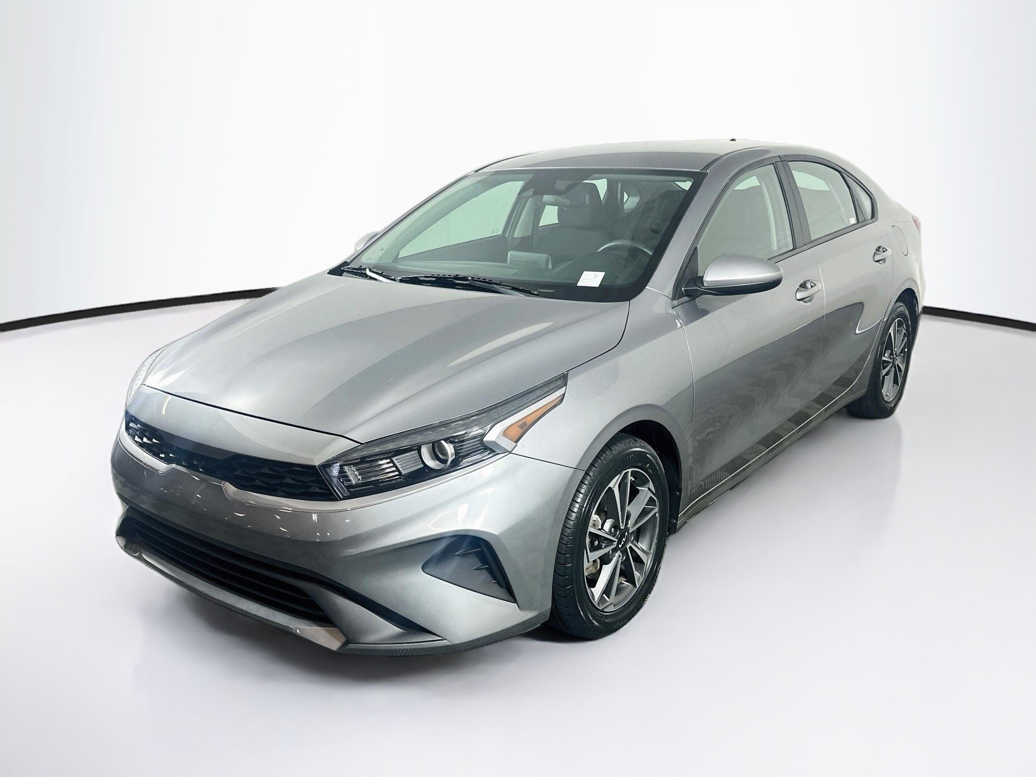 Used 2024 Kia Forte LXS FWD image 3