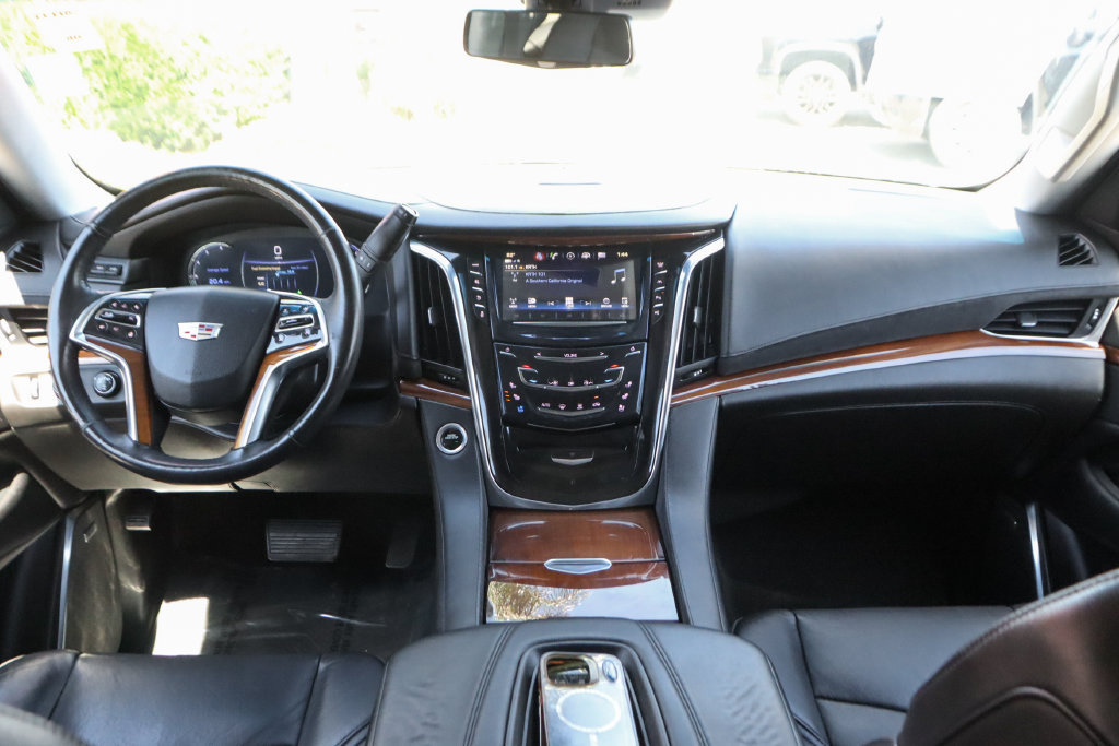 Used 2017 Cadillac Escalade Luxury AWD/4WD image 32