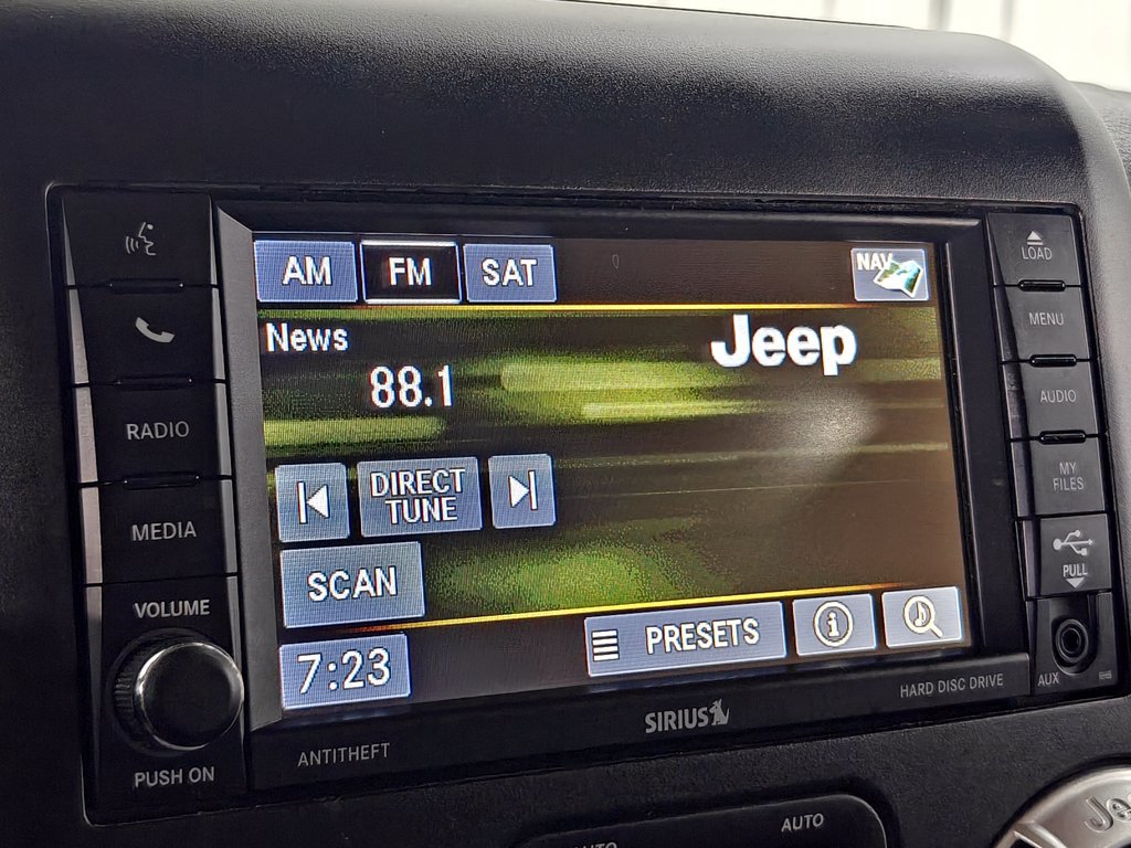 Used 2015 Jeep Wrangler Unlimited Rubicon w/ Dual Top Group AWD/4WD image 31