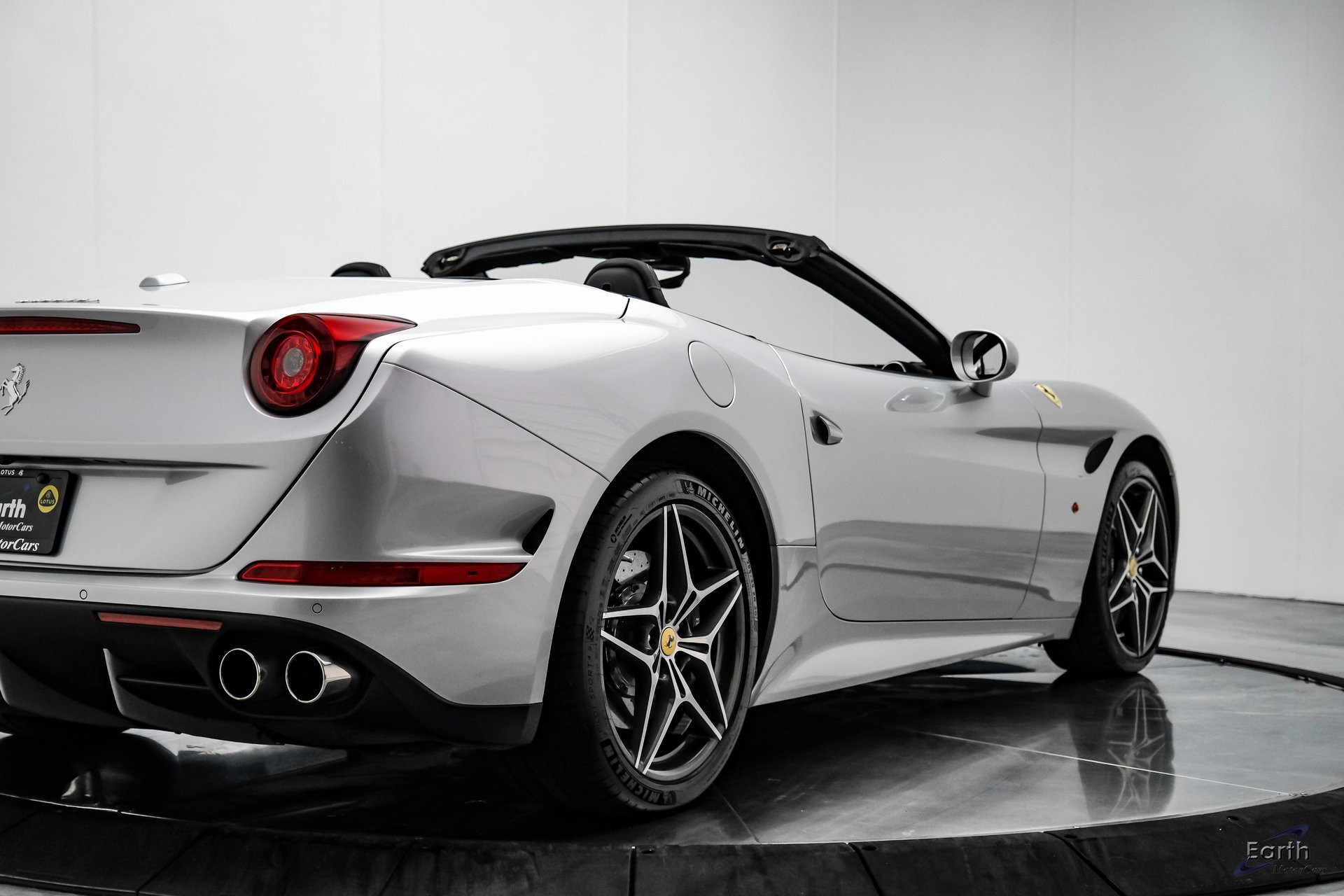 Used 2016 Ferrari California T image 22
