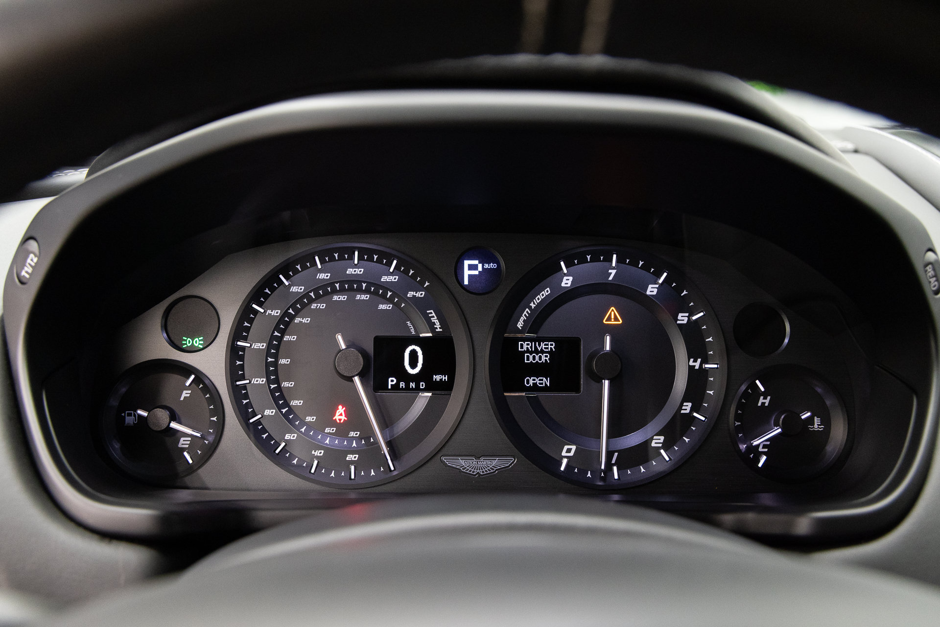 Used 2015 Aston Martin Vanquish Coupe RWD image 17
