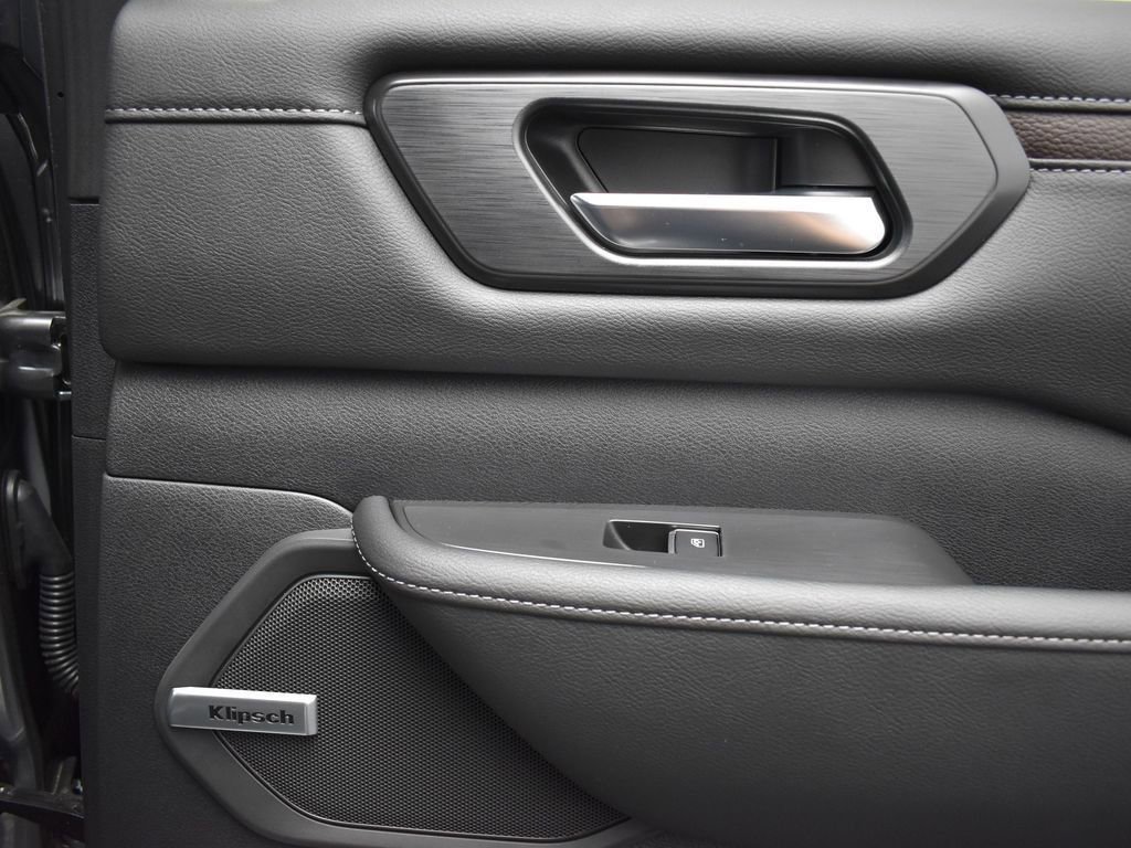 New 2025 Nissan Armada SL w/ Convenience Package image 22