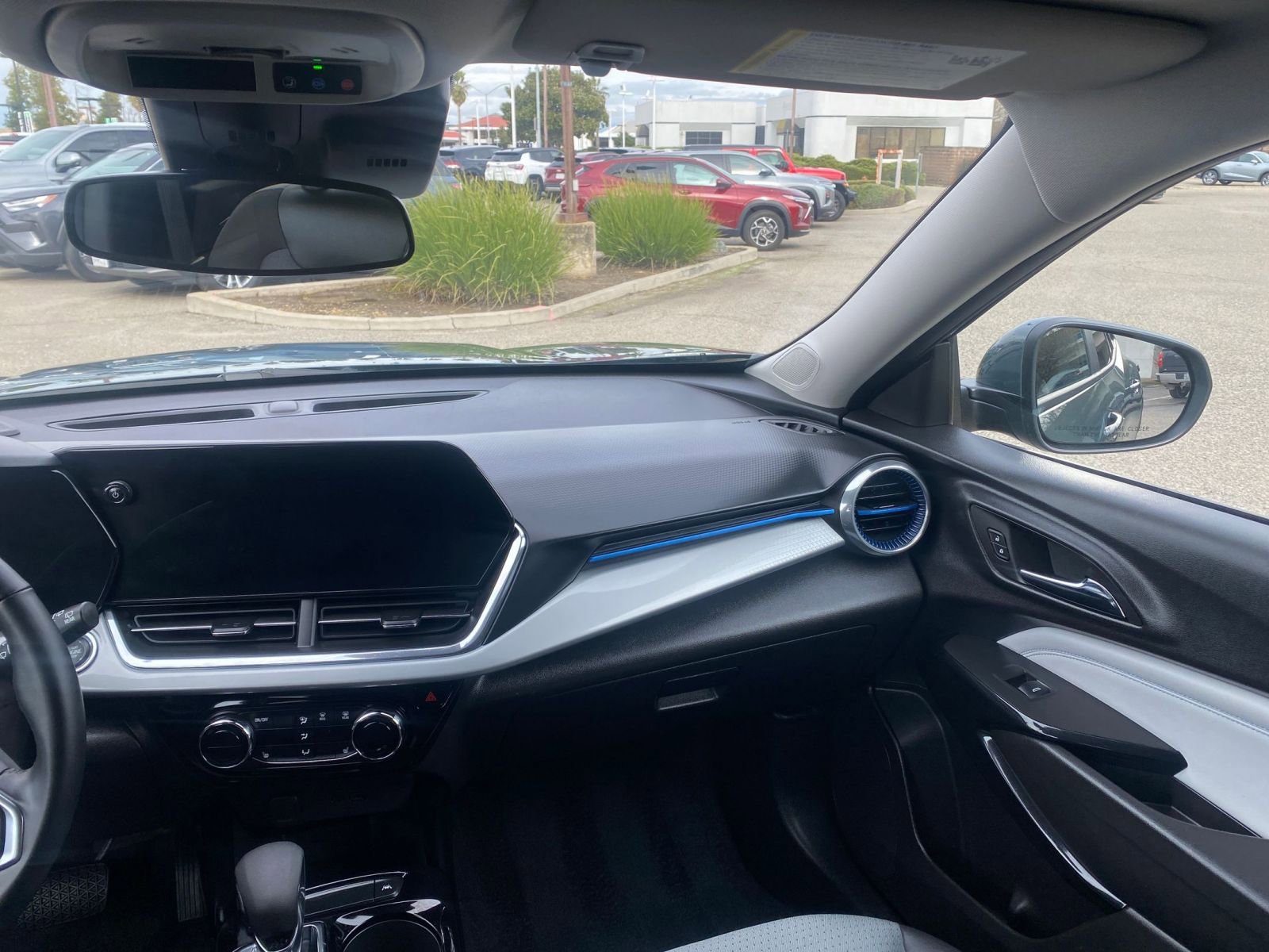 Used 2025 Chevrolet Trax LT w/ LT Convenience Package image 36