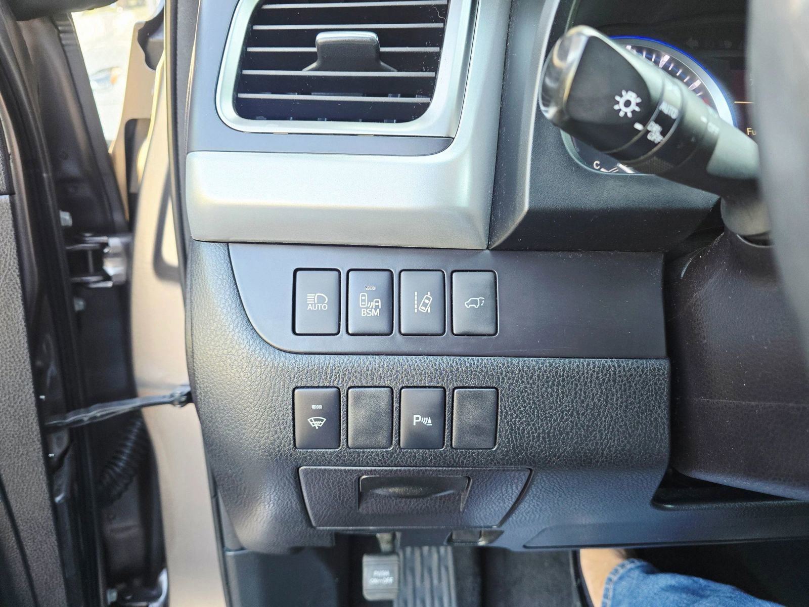 Used 2016 Toyota Highlander Limited image 17