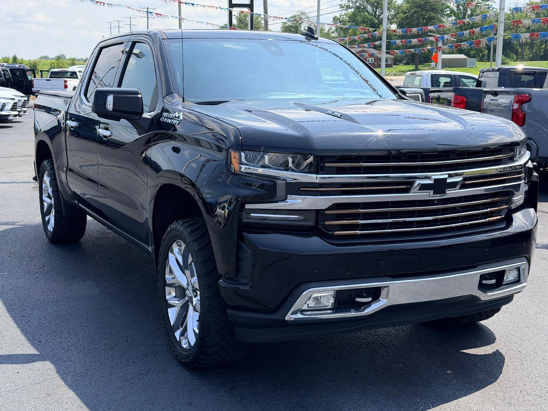 Used 2019 Chevrolet Silverado 1500 High Country w/ Technology Package AWD/4WD image 3
