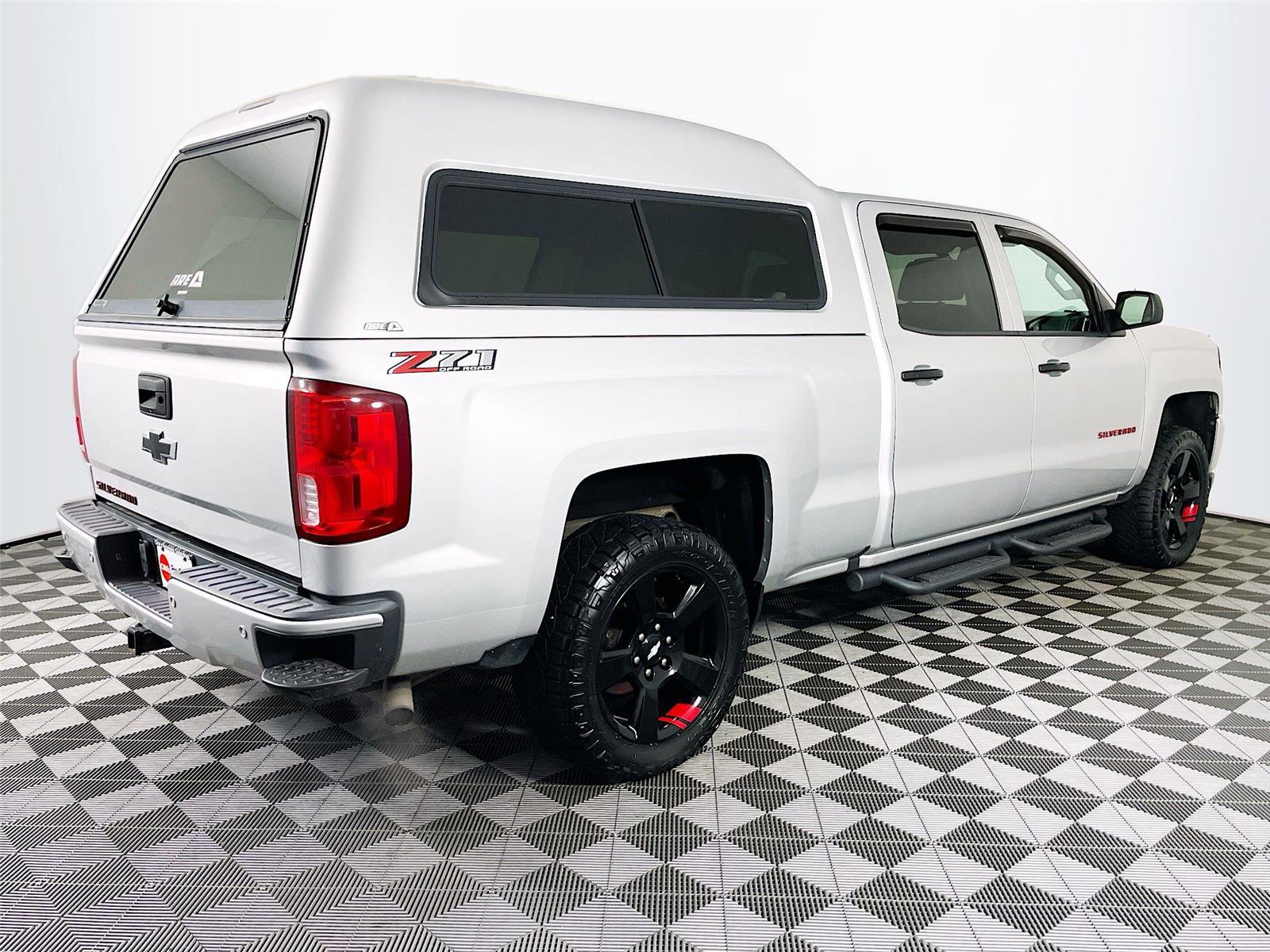 Used 2018 Chevrolet Silverado 1500 LTZ Z71 w/ Redline Edition image 9