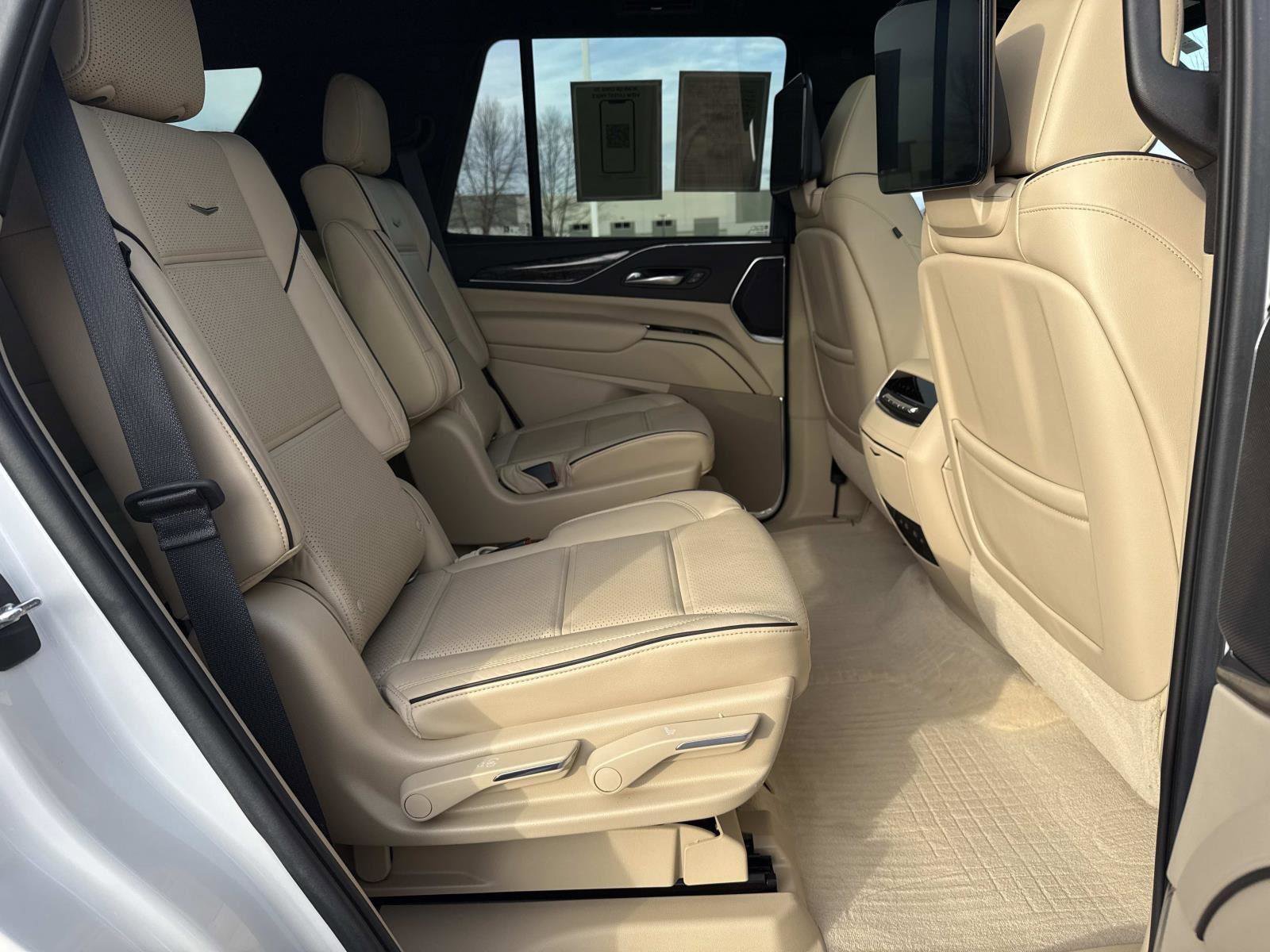 Used 2021 Cadillac Escalade Premium Luxury image 20