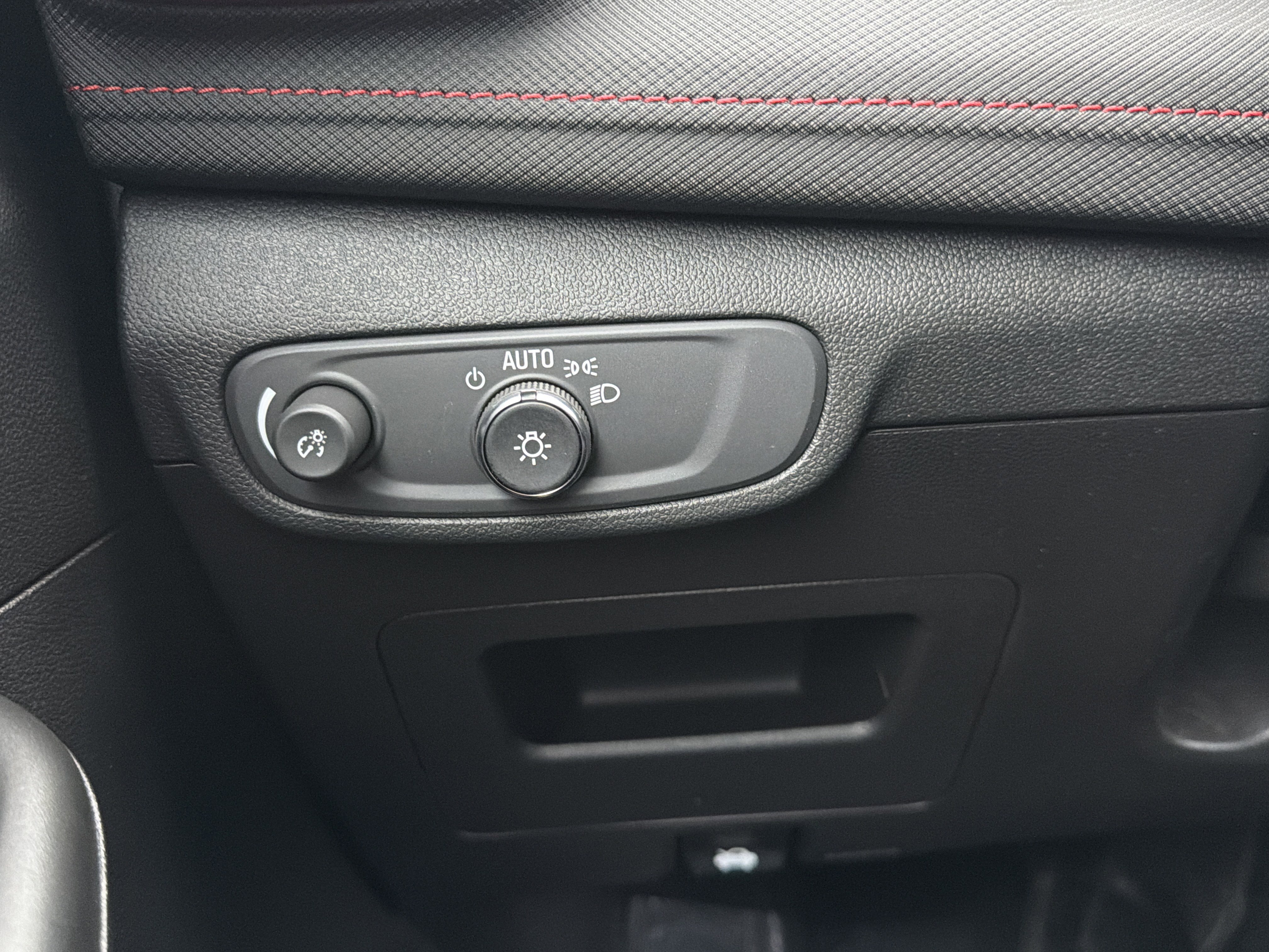 Used 2024 Chevrolet TrailBlazer RS w/ Driver Confidence Package image 26