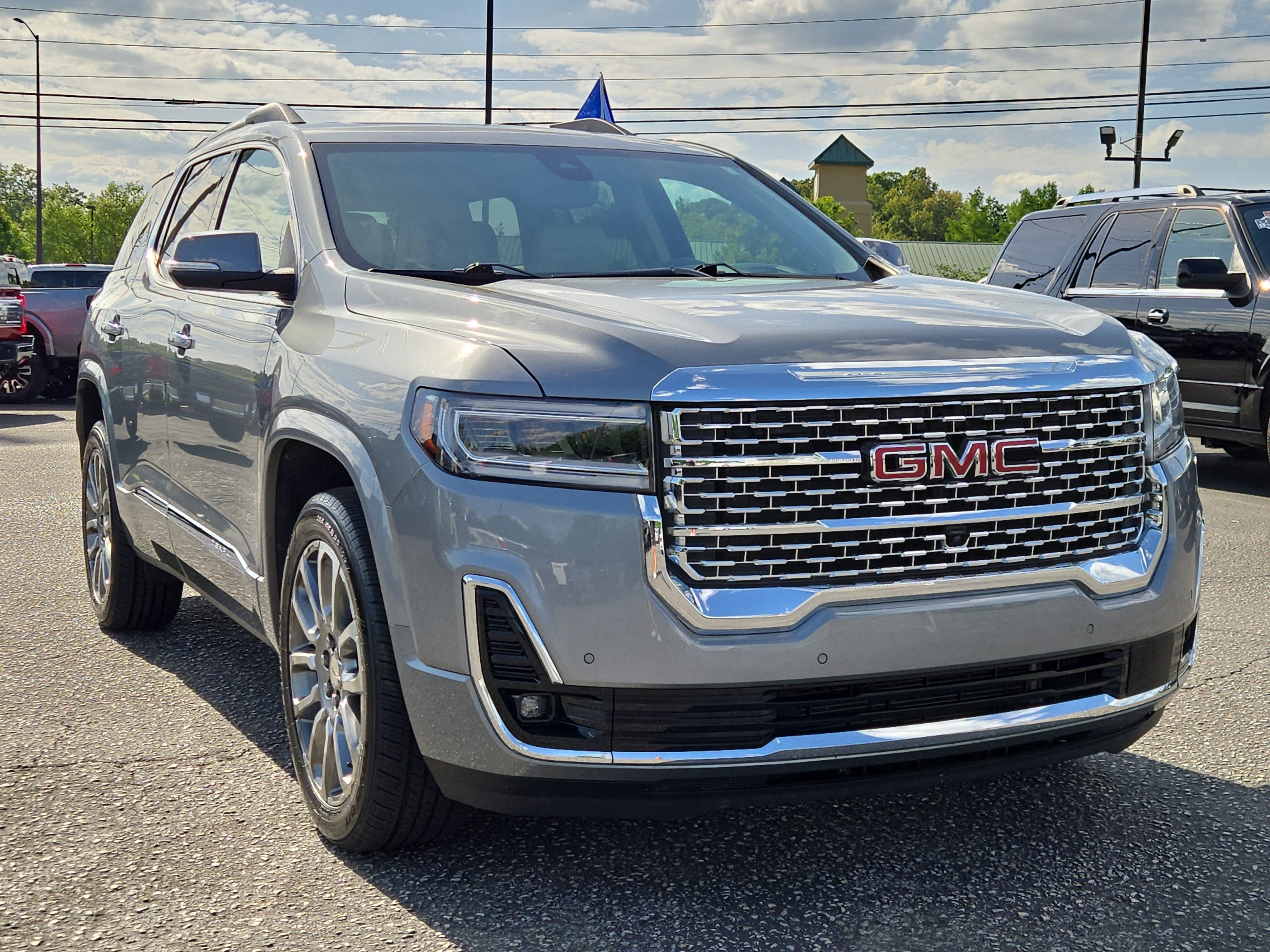 Used 2023 GMC Acadia Denali w/ Denali Technology Package FWD image 5