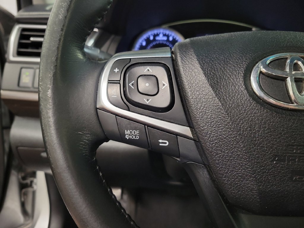 Used 2015 Toyota Camry XLE w/ Moonroof Package FWD image 25