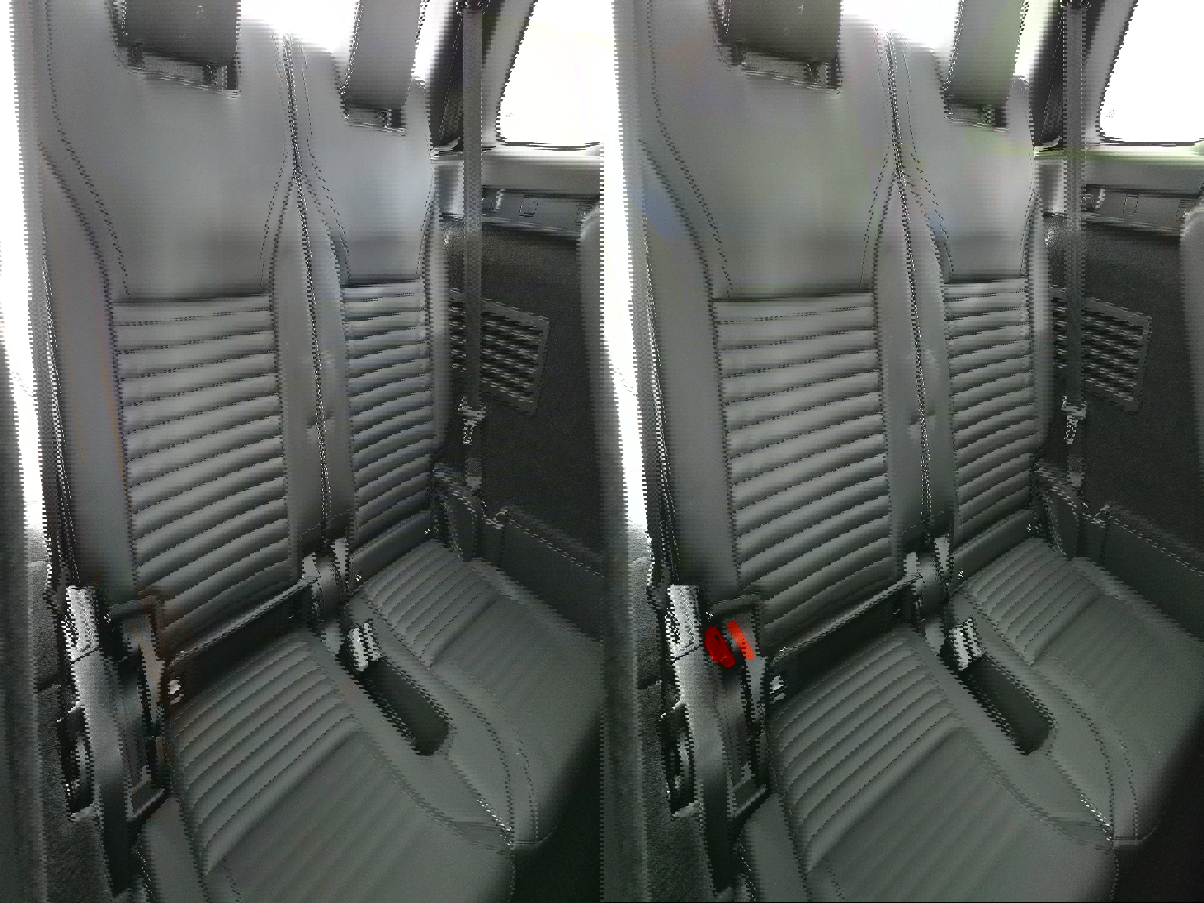 Used 2024 Land Rover Discovery Metropolitan Edition image 12