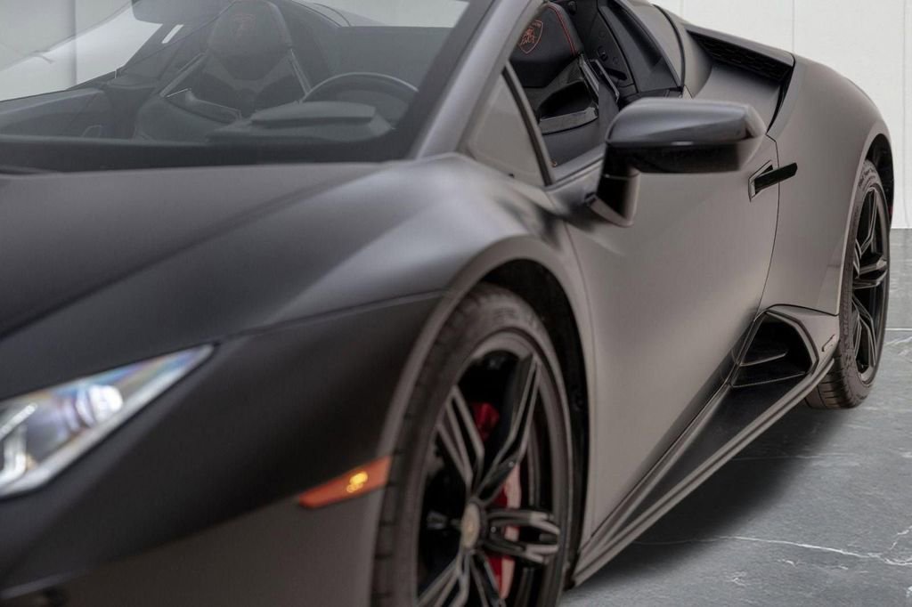 Used 2020 Lamborghini Huracan EVO image 16