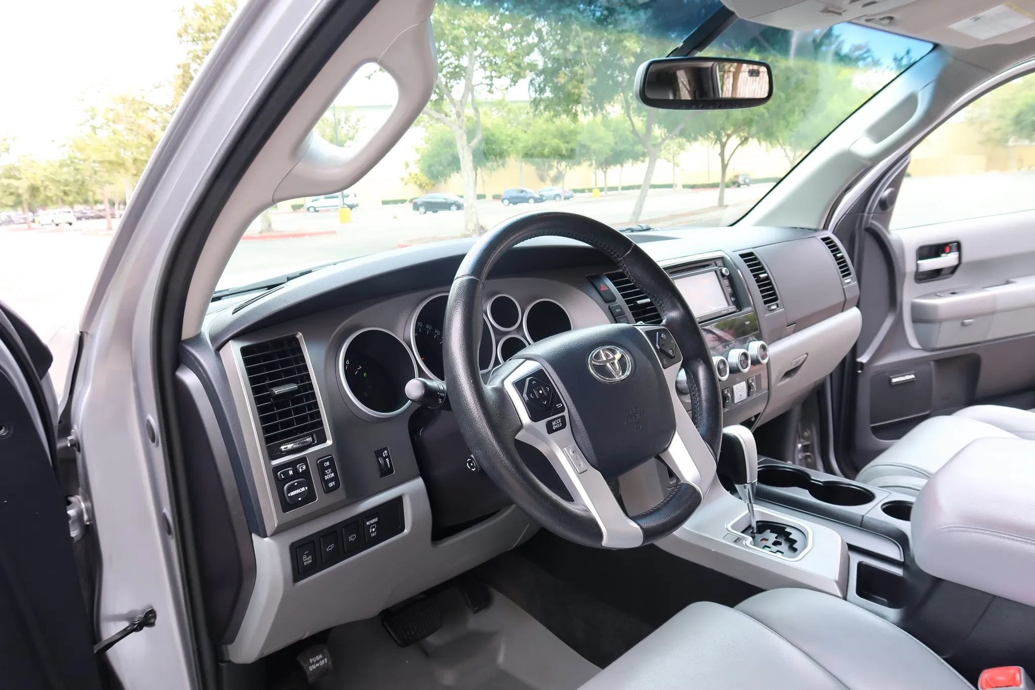 Used 2017 Toyota Sequoia Limited w/ Safety & Convenience Package AWD/4WD image 16
