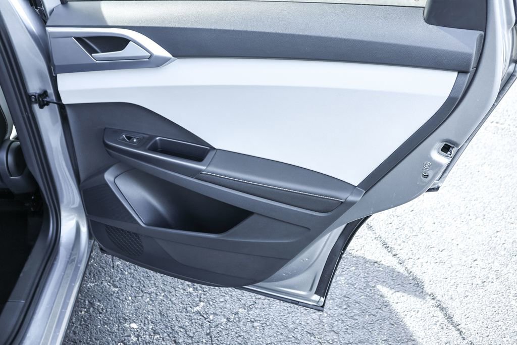New 2025 Volkswagen Taos SE image 37