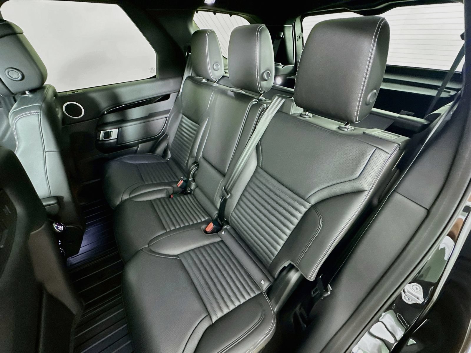New 2026 Land Rover Discovery S AWD/4WD image 35