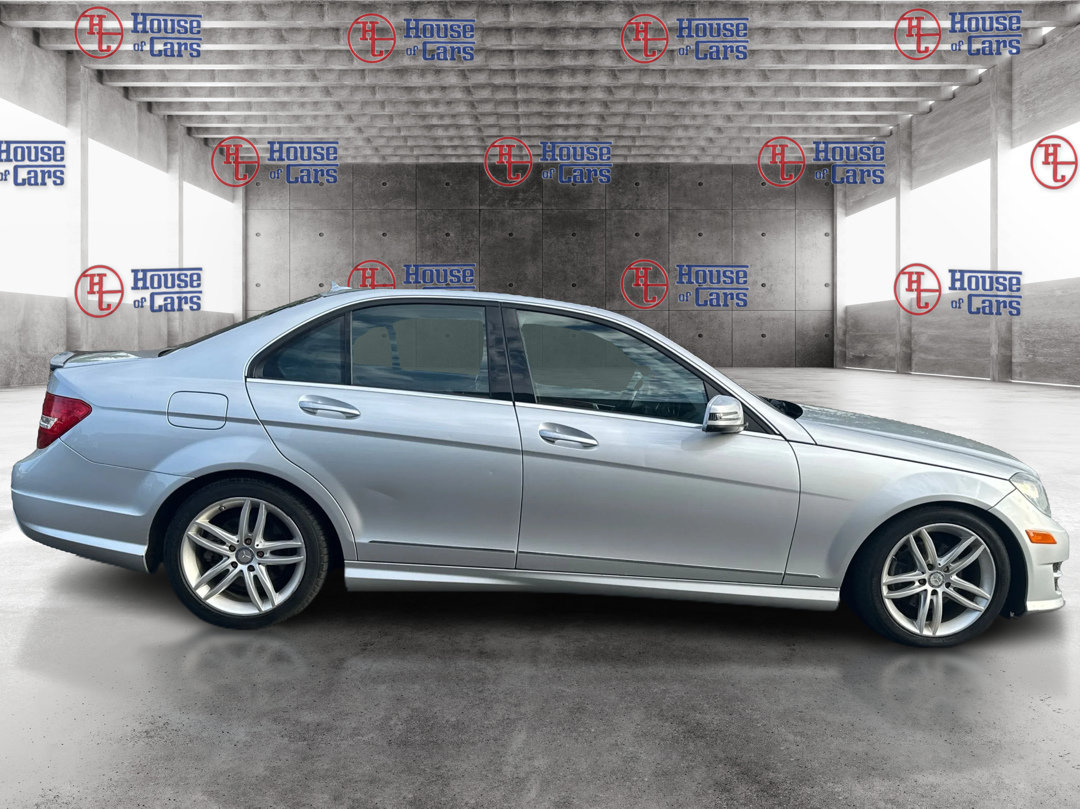 Used 2012 Mercedes-Benz C 300 4MATIC Sedan image 4