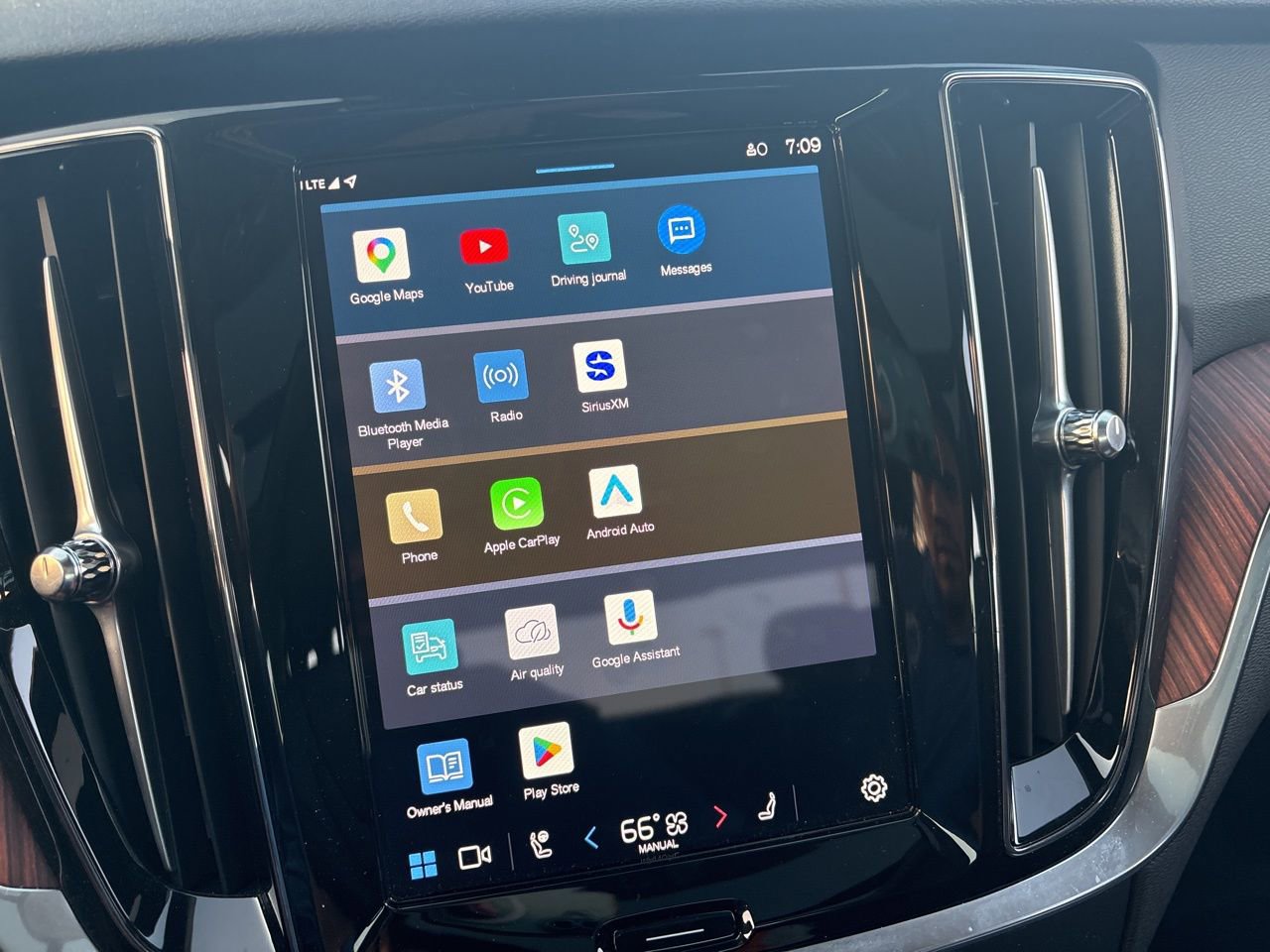 Used 2025 Volvo S60 B5 Plus image 20