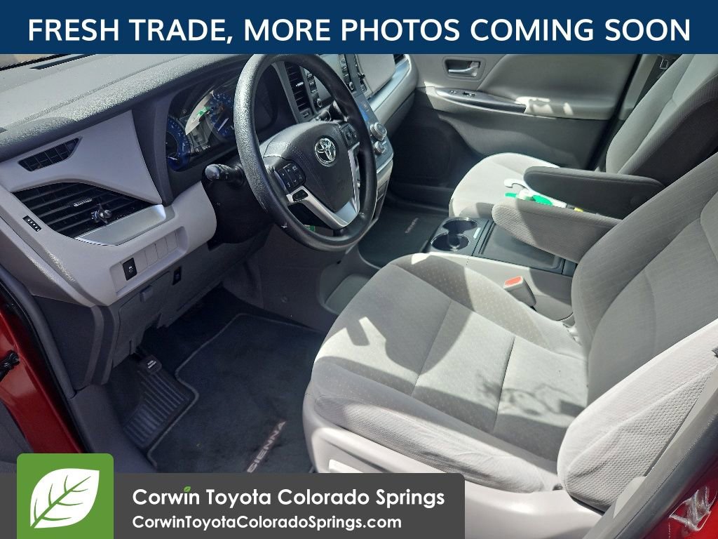 Used 2019 Toyota Sienna LE w/ Carpet Mat Package FWD image 10
