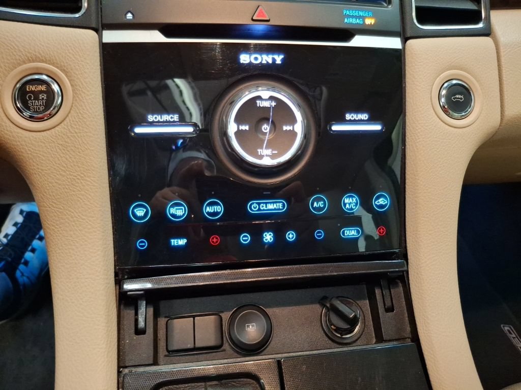 Used 2017 Ford Taurus Limited FWD image 26