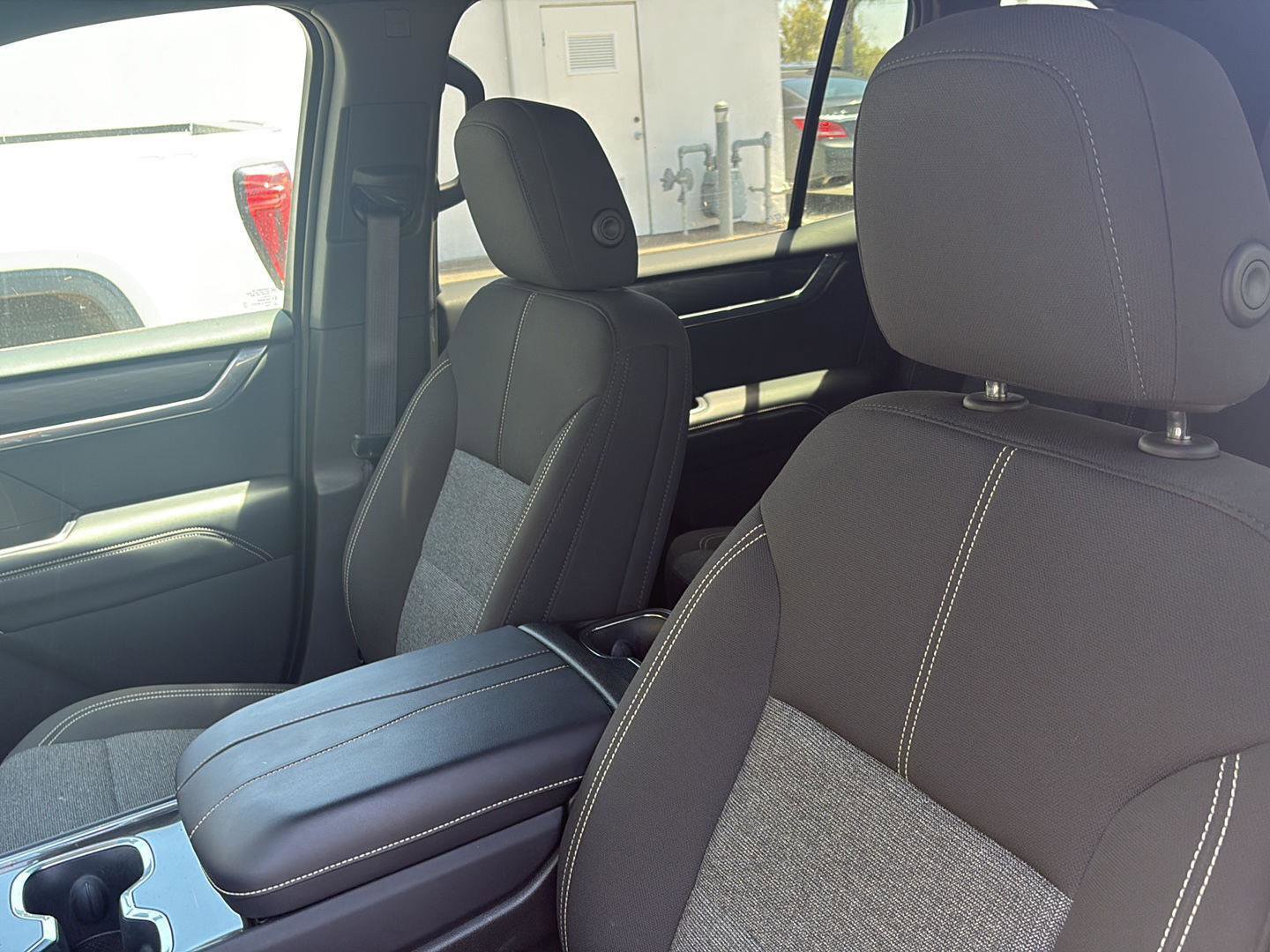 Used 2025 GMC Acadia Elevation AWD/4WD image 7