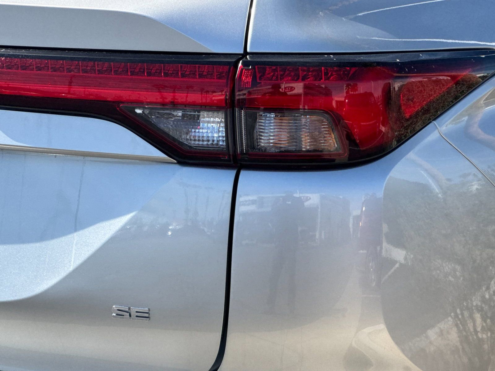 Used 2024 Mitsubishi Outlander SE FWD image 27