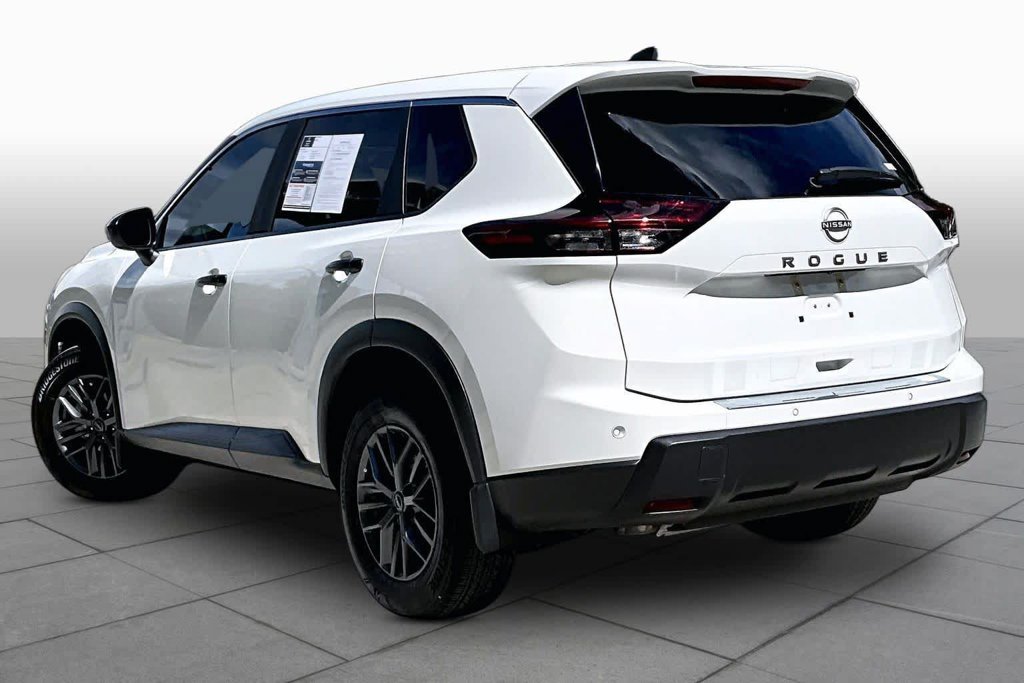 Used 2024 Nissan Rogue S FWD image 11
