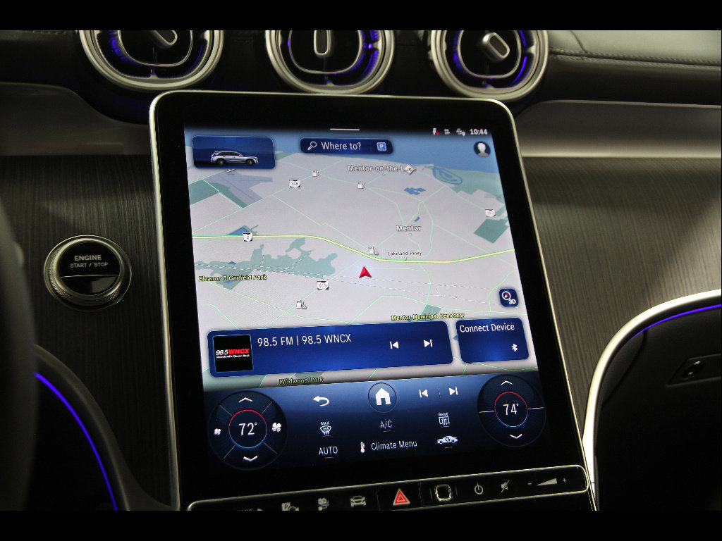 Used 2025 Mercedes-Benz GLC 350e 4MATIC image 12