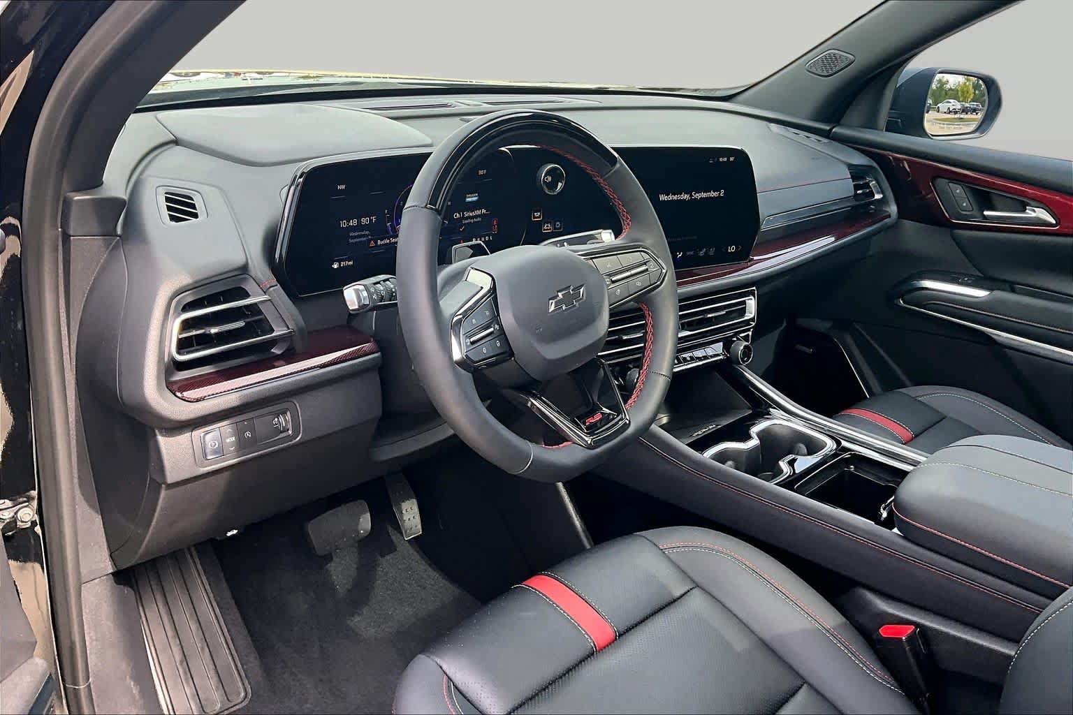 Used 2025 Chevrolet Traverse RS w/ LPO, Floor Liner Package FWD image 16