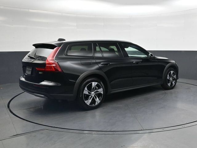 Used 2025 Volvo V60 B5 Cross Country Plus AWD/4WD image 4