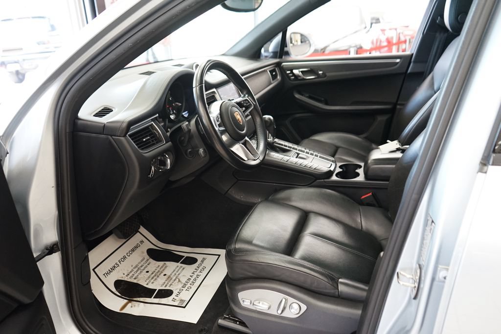 Used 2018 Porsche Macan GTS w/ Premium Package Plus AWD/4WD image 28