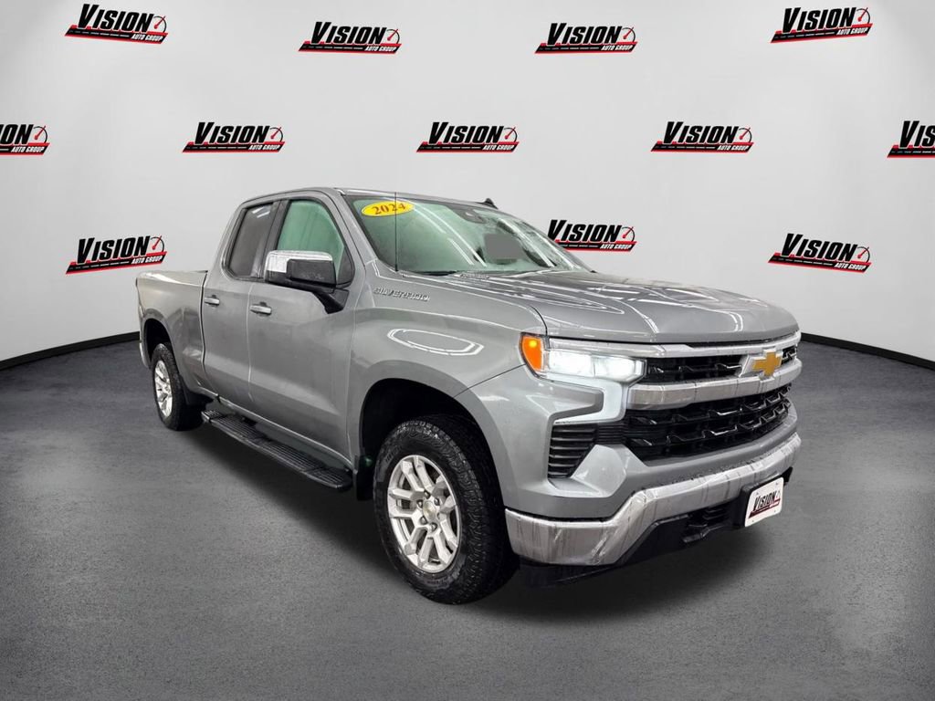 Used 2024 Chevrolet Silverado 1500 LT image 3