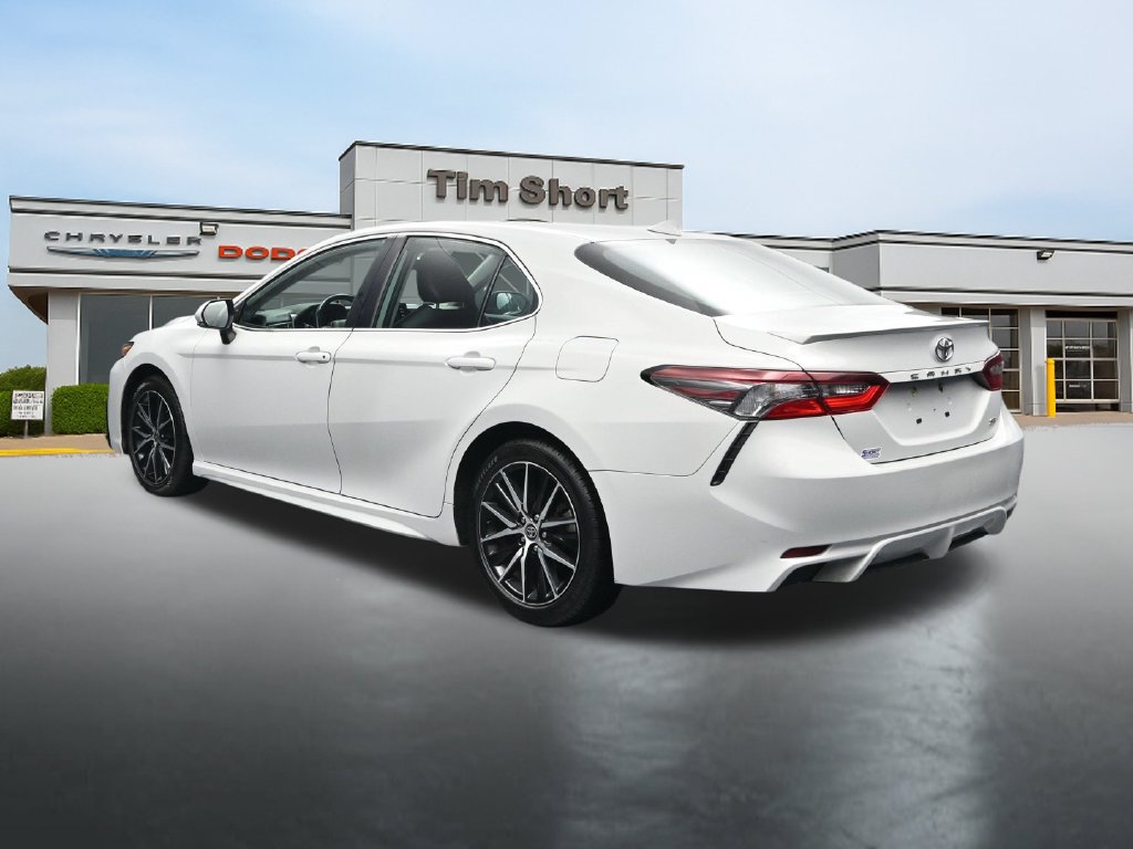 Used 2024 Toyota Camry SE FWD image 3