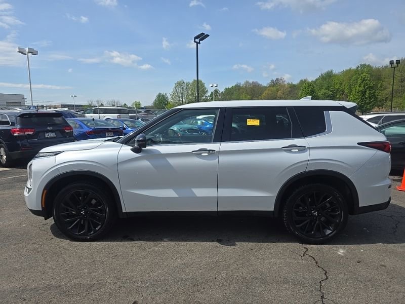 Used 2023 Mitsubishi Outlander SE AWD/4WD image 4