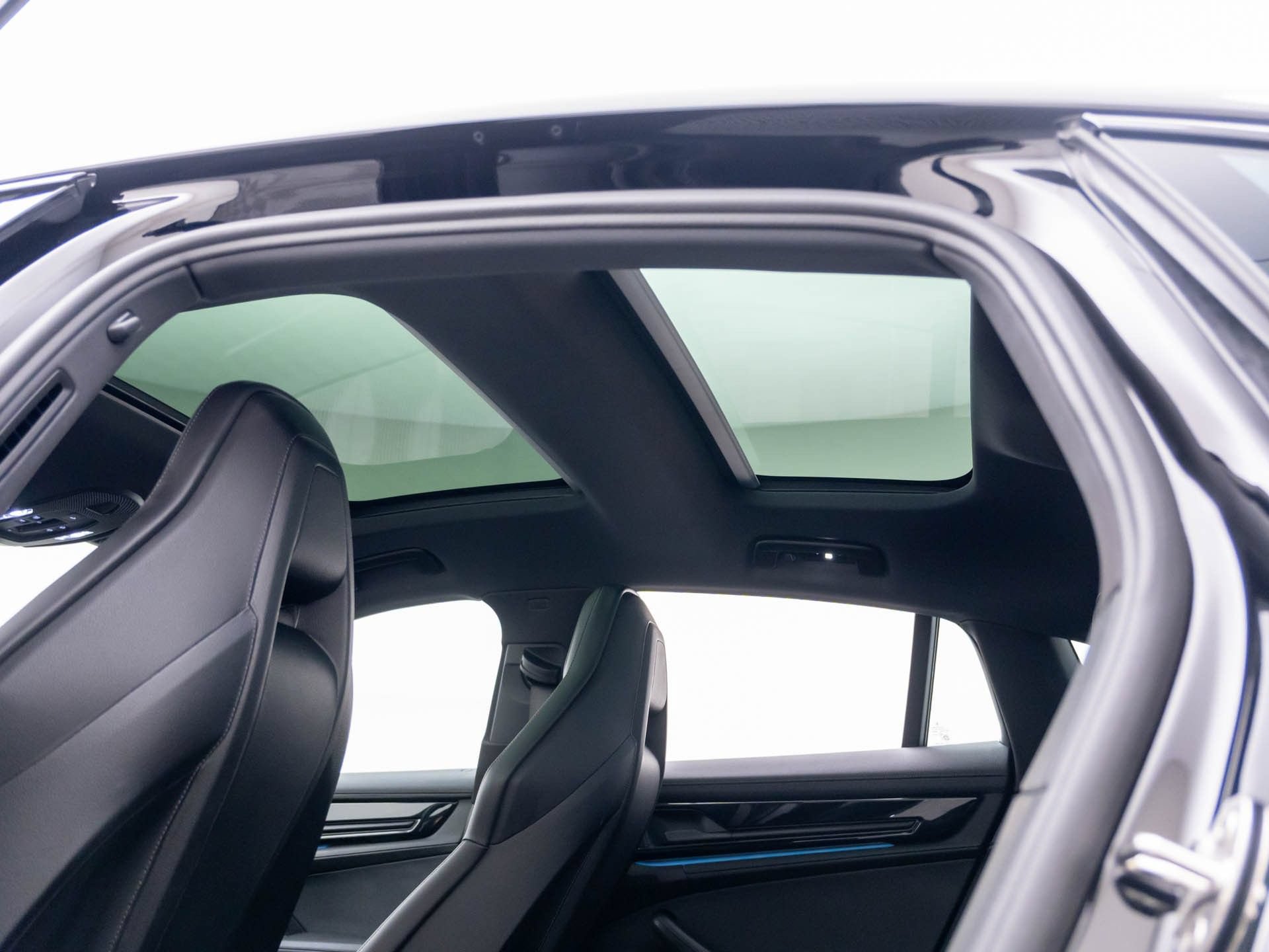 Certified 2025 Porsche Panamera 4 AWD/4WD image 18