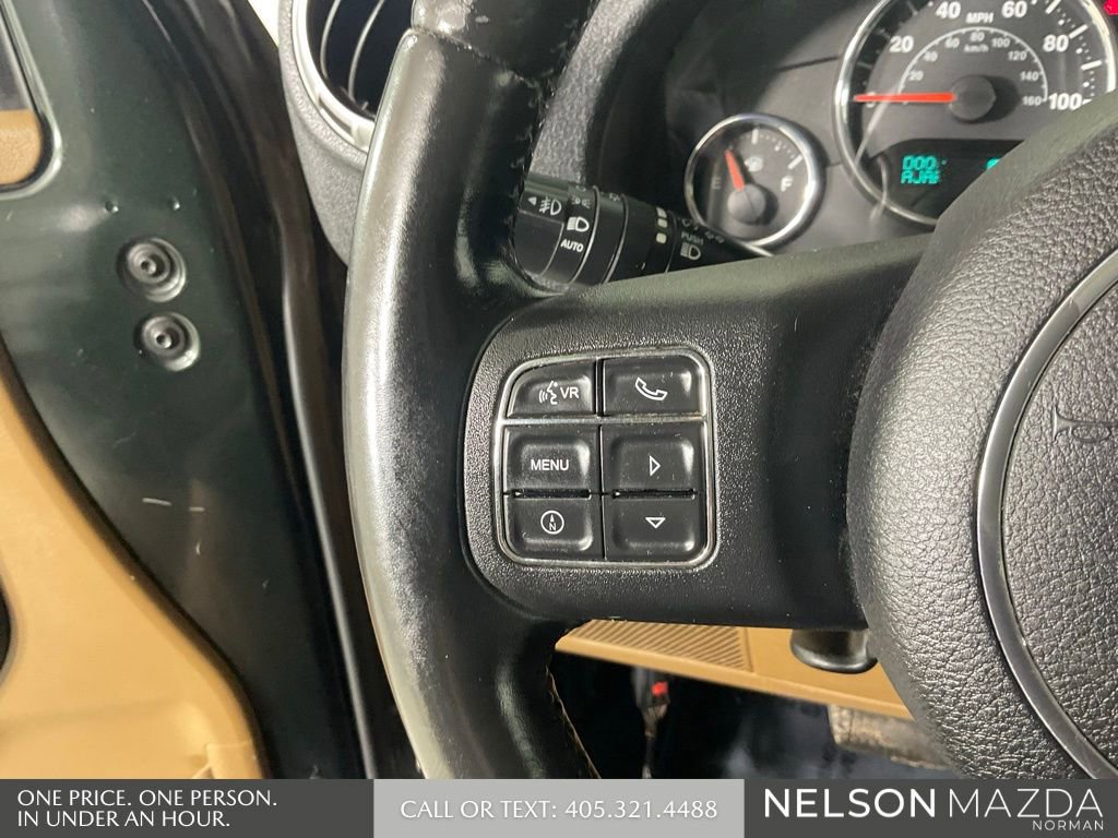 Used 2012 Jeep Wrangler Unlimited Rubicon w/ Connectivity Group AWD/4WD image 42