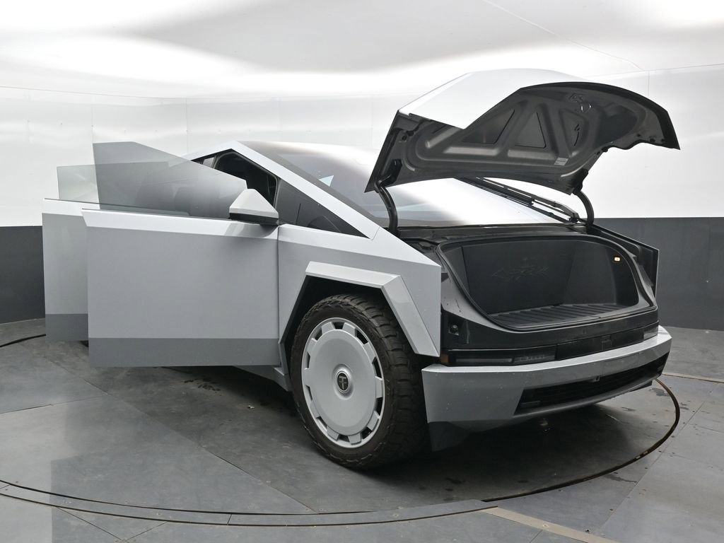 Used 2024 Tesla Cybertruck AWD Crew Cab image 46
