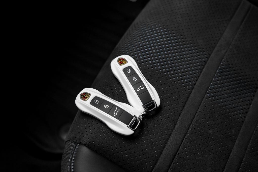 Used 2025 Porsche Cayenne Turbo GT AWD/4WD image 58