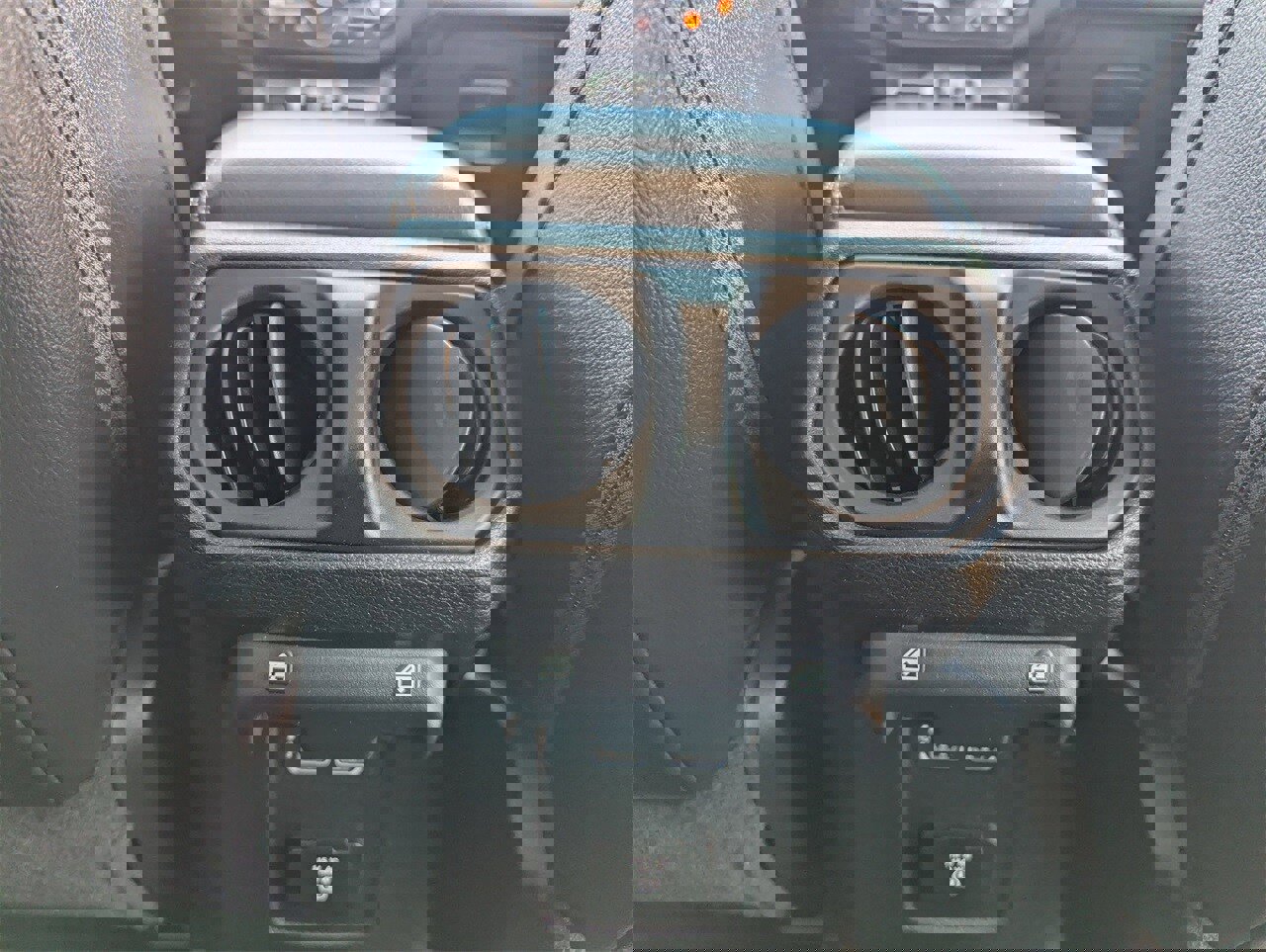 Used 2018 Jeep Wrangler Unlimited Sahara image 15