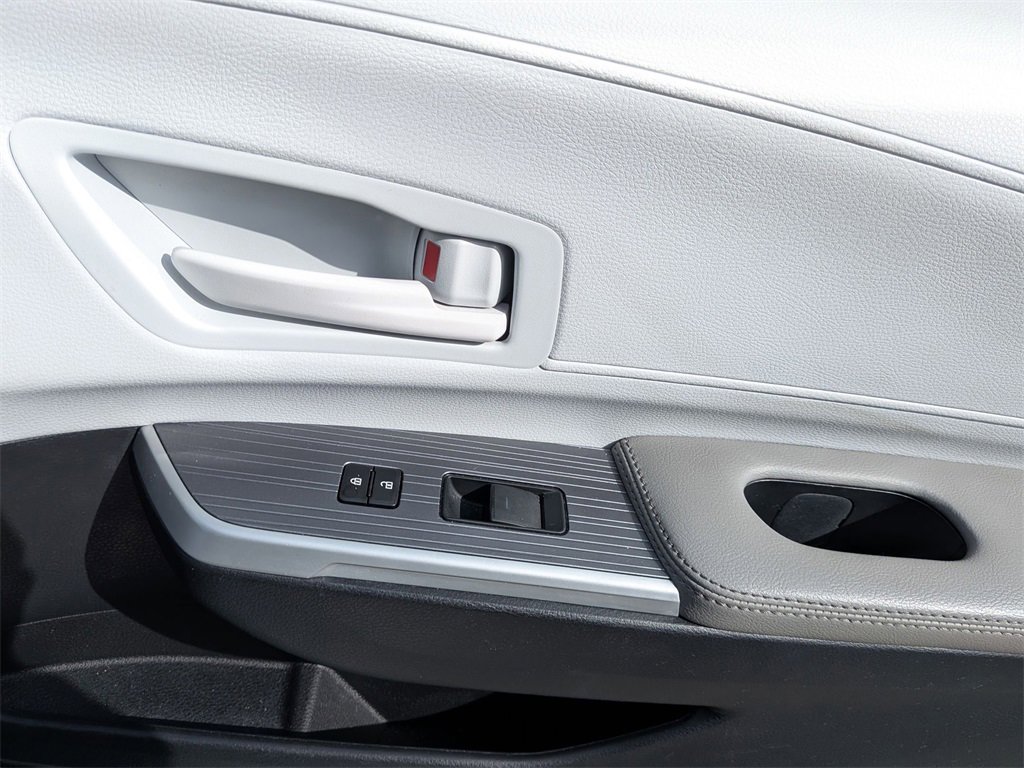 Used 2025 Toyota Sienna LE image 20